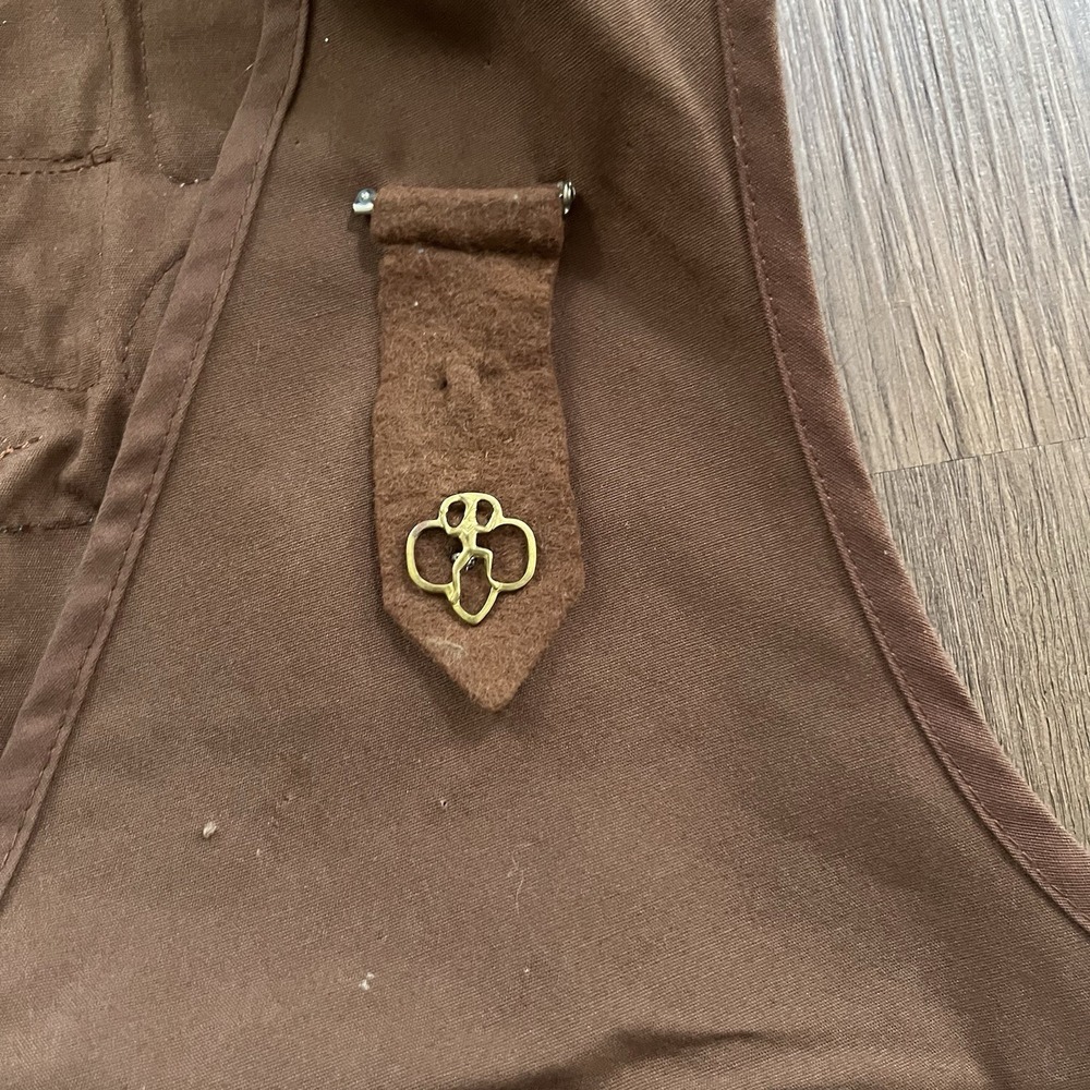 Vtg Girl Scouts Brownie Vest Early 2000s Over 80 Patches USA Size Medium - Picture 10 of 11